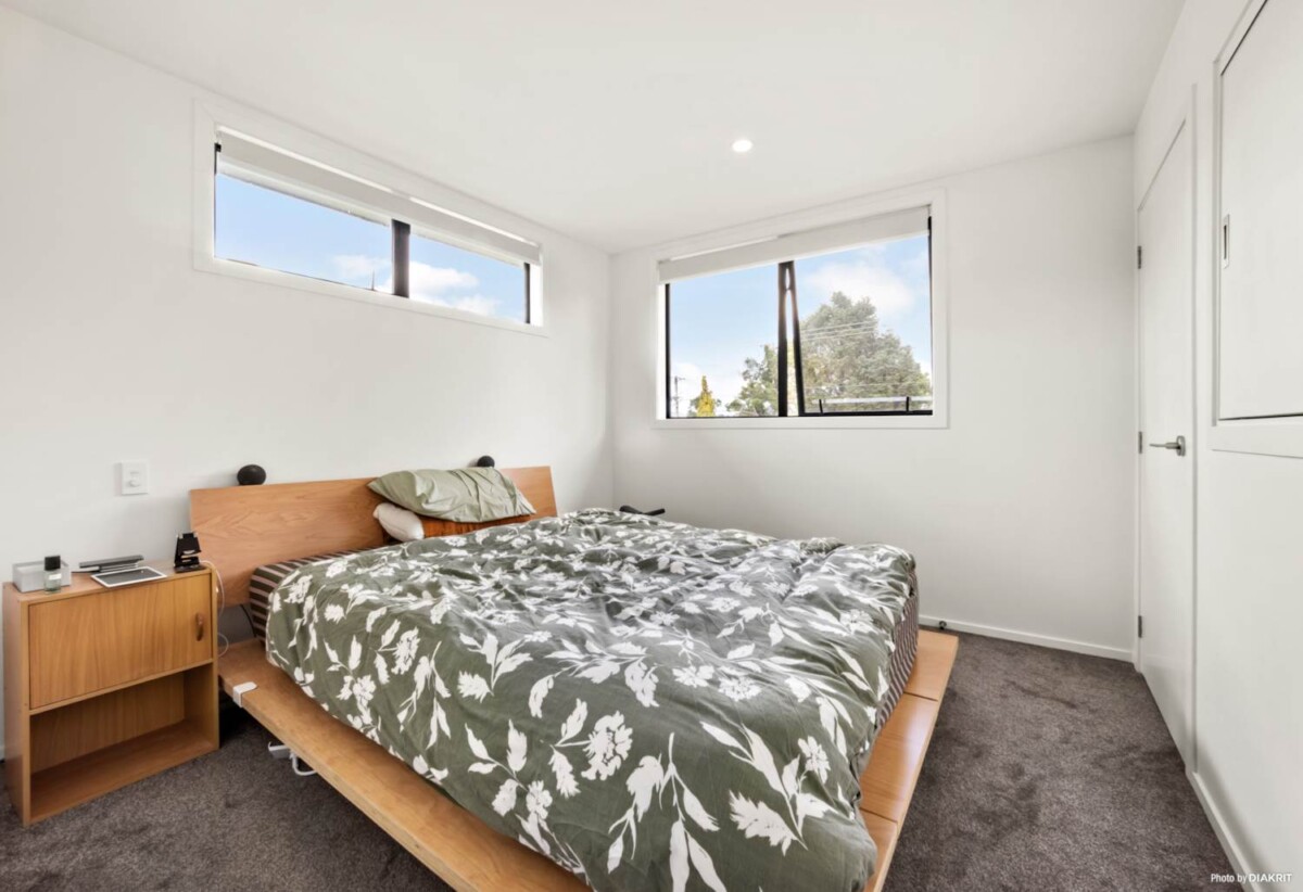 58m2 Freehold 1 bed 1 bath townhouse with a pleasant front yard (108 m2 land area), With Westcity Mall, Mega shopping centre, transport options, McLaren Park and daily amenities nearby, walks to schools, zoned for Sunnyvale School and Bruce McLaren Intermediate, 1/102 Millbrook Road, Sunnyvale, Auckland