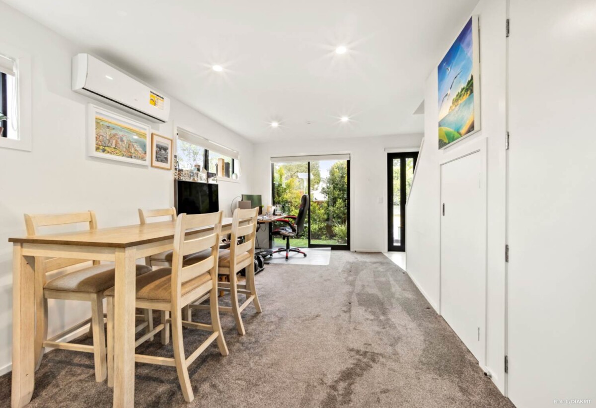 58m2 Freehold 1 bed 1 bath townhouse with a pleasant front yard (108 m2 land area), With Westcity Mall, Mega shopping centre, transport options, McLaren Park and daily amenities nearby, walks to schools, zoned for Sunnyvale School and Bruce McLaren Intermediate, 1/102 Millbrook Road, Sunnyvale, Auckland