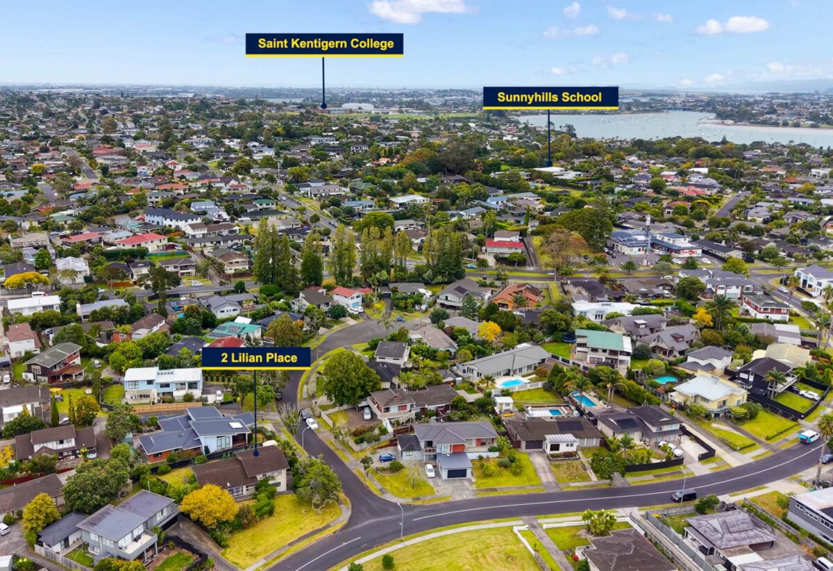 3 beds 2 baths house with double garage on 837m2 section, close to schools, shopping centres, the popular Rotary Walkway, zoned for Farm Cove Intermediate, Wakaaranga School, Pakuranga College, Sancta Maria College, 2 Lilian Place, Farm Cove, Auckland