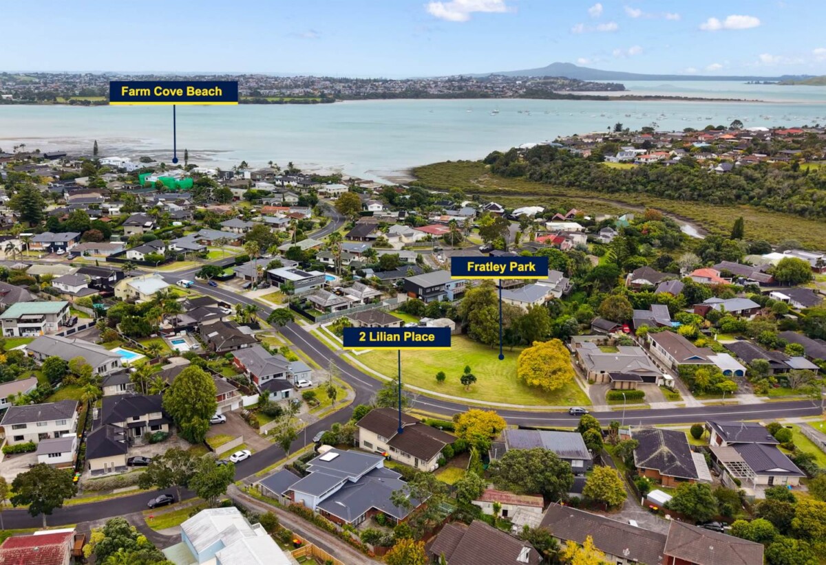 3 beds 2 baths house with double garage on 837m2 section, close to schools, shopping centres, the popular Rotary Walkway, zoned for Farm Cove Intermediate, Wakaaranga School, Pakuranga College, Sancta Maria College, 2 Lilian Place, Farm Cove, Auckland