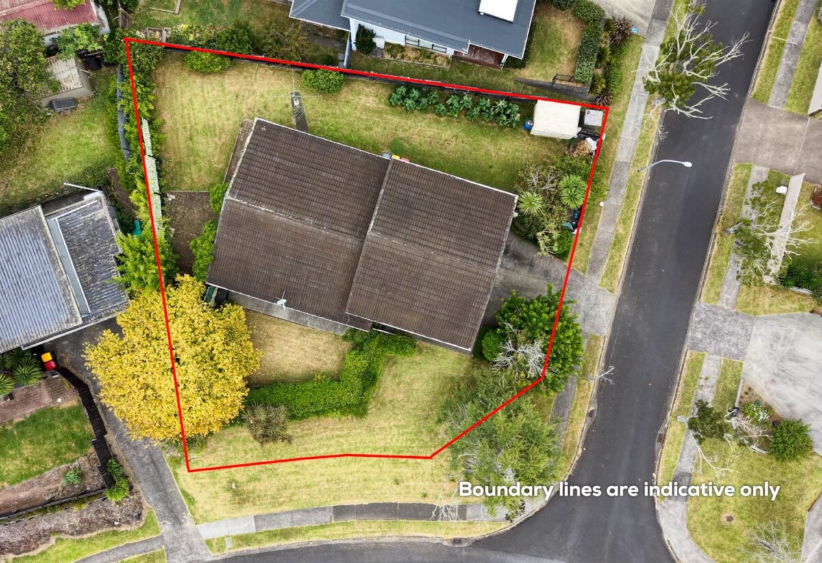 3 beds 2 baths house with double garage on 837m2 section, close to schools, shopping centres, the popular Rotary Walkway, zoned for Farm Cove Intermediate, Wakaaranga School, Pakuranga College, Sancta Maria College, 2 Lilian Place, Farm Cove, Auckland