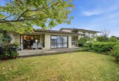 3 beds 2 baths house with double garage on 837m2 section, close to schools, shopping centres, the popular Rotary Walkway, zoned for Farm Cove Intermediate, Wakaaranga School, Pakuranga College, Sancta Maria College, 2 Lilian Place, Farm Cove, Auckland