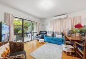 3 beds 2 baths house with double garage on 837m2 section, close to schools, shopping centres, the popular Rotary Walkway, zoned for Farm Cove Intermediate, Wakaaranga School, Pakuranga College, Sancta Maria College, 2 Lilian Place, Farm Cove, Auckland