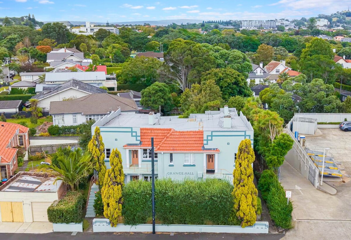 Trople Grammar school zone, 2 beds 1 bath home with car park, close to shops, schools, parks, motorway access, zoned for Auckland Normal Intermediate, Mt Eden Normal School, Epsom Girls’ Grammar School, Auckland Grammar, Mt Albert Grammar School, 7/492 Mt Eden Road, Mt Eden, Auckland