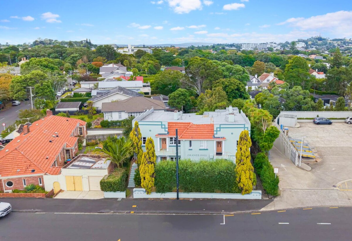 Trople Grammar school zone, 2 beds 1 bath home with car park, close to shops, schools, parks, motorway access, zoned for Auckland Normal Intermediate, Mt Eden Normal School, Epsom Girls’ Grammar School, Auckland Grammar, Mt Albert Grammar School, 7/492 Mt Eden Road, Mt Eden, Auckland