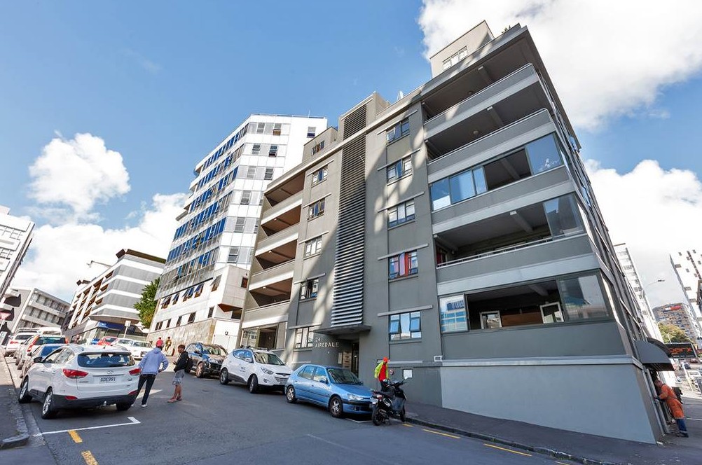 Double Grammar school zone, Freehold 3 beds 2.5 baths 1 covered car park+1 storage locker apartment, 132m2 across two levels,, located right by AUT and the University of Auckland, zoned for Auckland Grammar and Auckland Girls’ Grammar School, The building’s remedial issues have been identified, and estimated costs provided, 6B/24 Airedale Street, City Centre, Auckland
