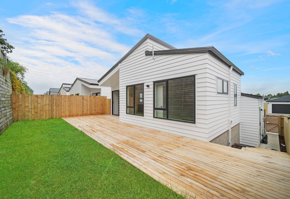 Brandnew standalone 4 beds 2 baths house with garage on 341m2 section, move-in ready, close to schools, shops, 52 Bannockburn Road, Opaheke, Auckland