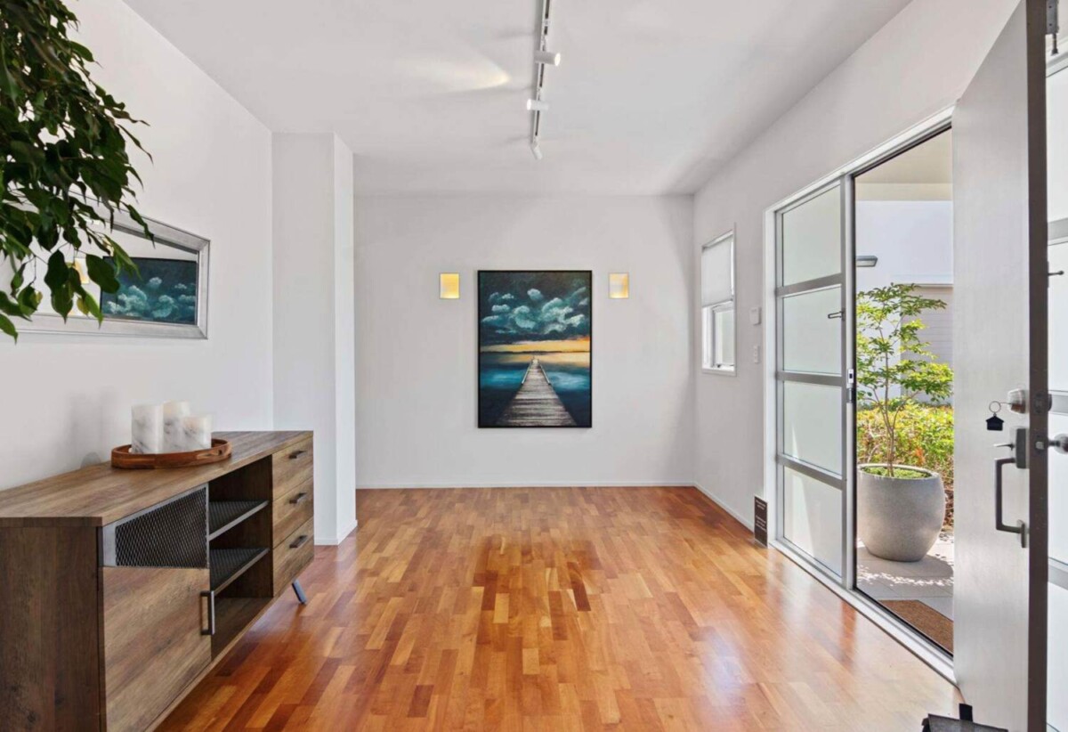 Next to Golf Course, 6 beds 4 baths house with triple garage and private swimming pool, Albany’ school zone, close to schools, Massey University, and premier shopping, entertainment, 33 Oak Manor Drive, Albany, Auckland