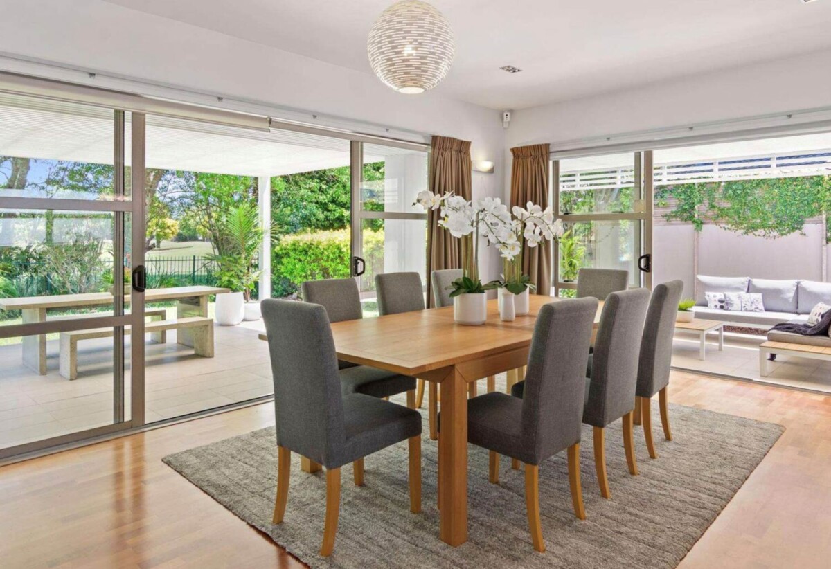 Next to Golf Course, 6 beds 4 baths house with triple garage and private swimming pool, Albany’ school zone, close to schools, Massey University, and premier shopping, entertainment, 33 Oak Manor Drive, Albany, Auckland