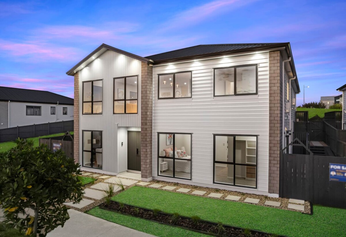Brandnew 7 beds 5.5 baths house with double garage and 2 beds granny, close to to schools, parks, and local amenities, 21 Emerald Avenue, Karaka, Auckland