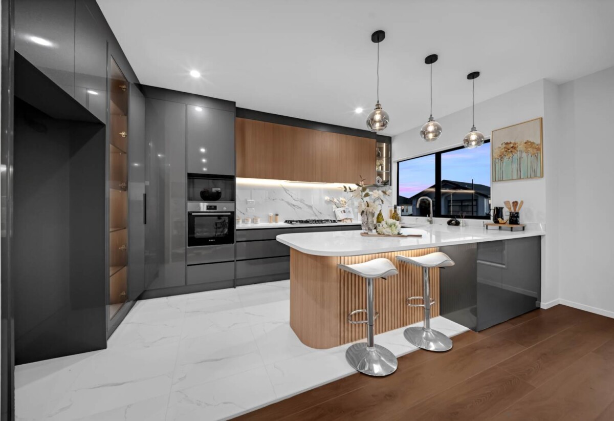 Brandnew 7 beds 5.5 baths house with double garage and 2 beds granny, close to to schools, parks, and local amenities, 21 Emerald Avenue, Karaka, Auckland