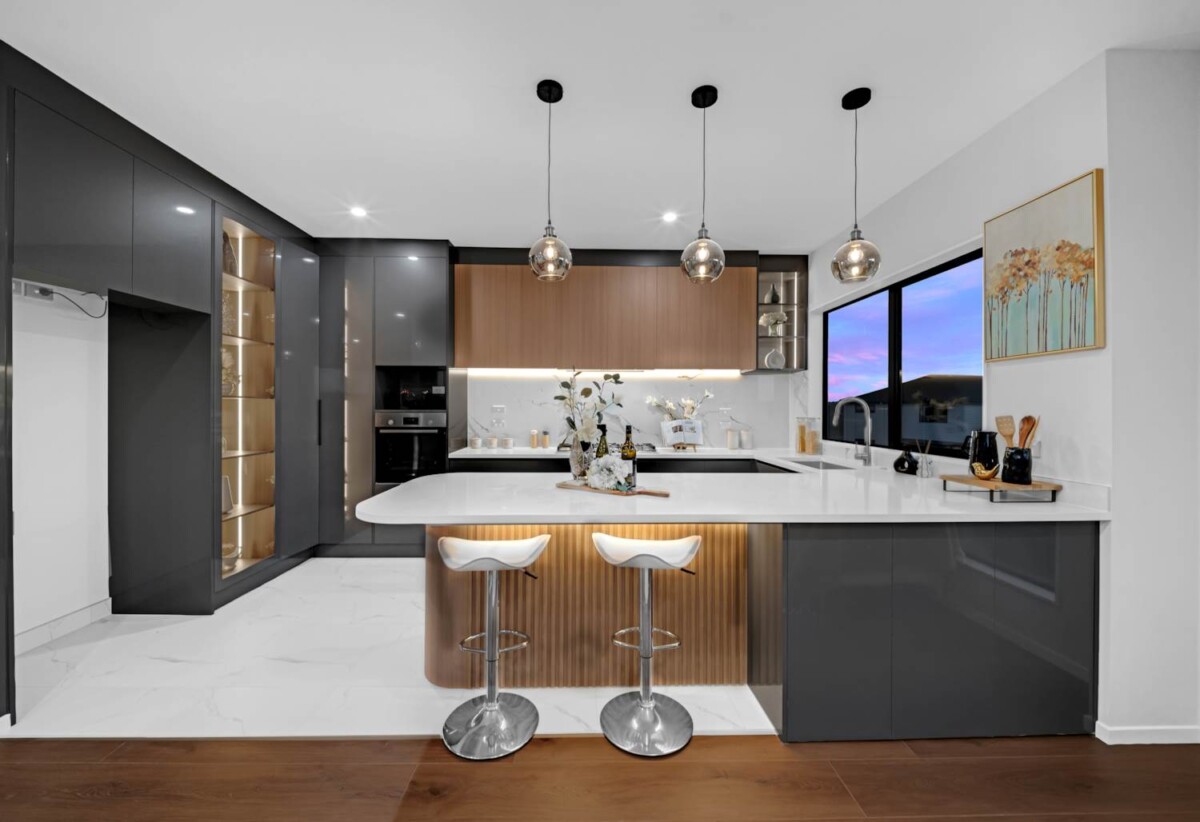 Brandnew 7 beds 5.5 baths house with double garage and 2 beds granny, close to to schools, parks, and local amenities, 21 Emerald Avenue, Karaka, Auckland