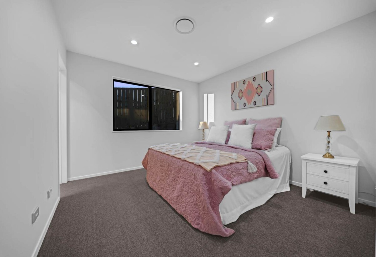 Brandnew 7 beds 5.5 baths house with double garage and 2 beds granny, close to to schools, parks, and local amenities, 21 Emerald Avenue, Karaka, Auckland