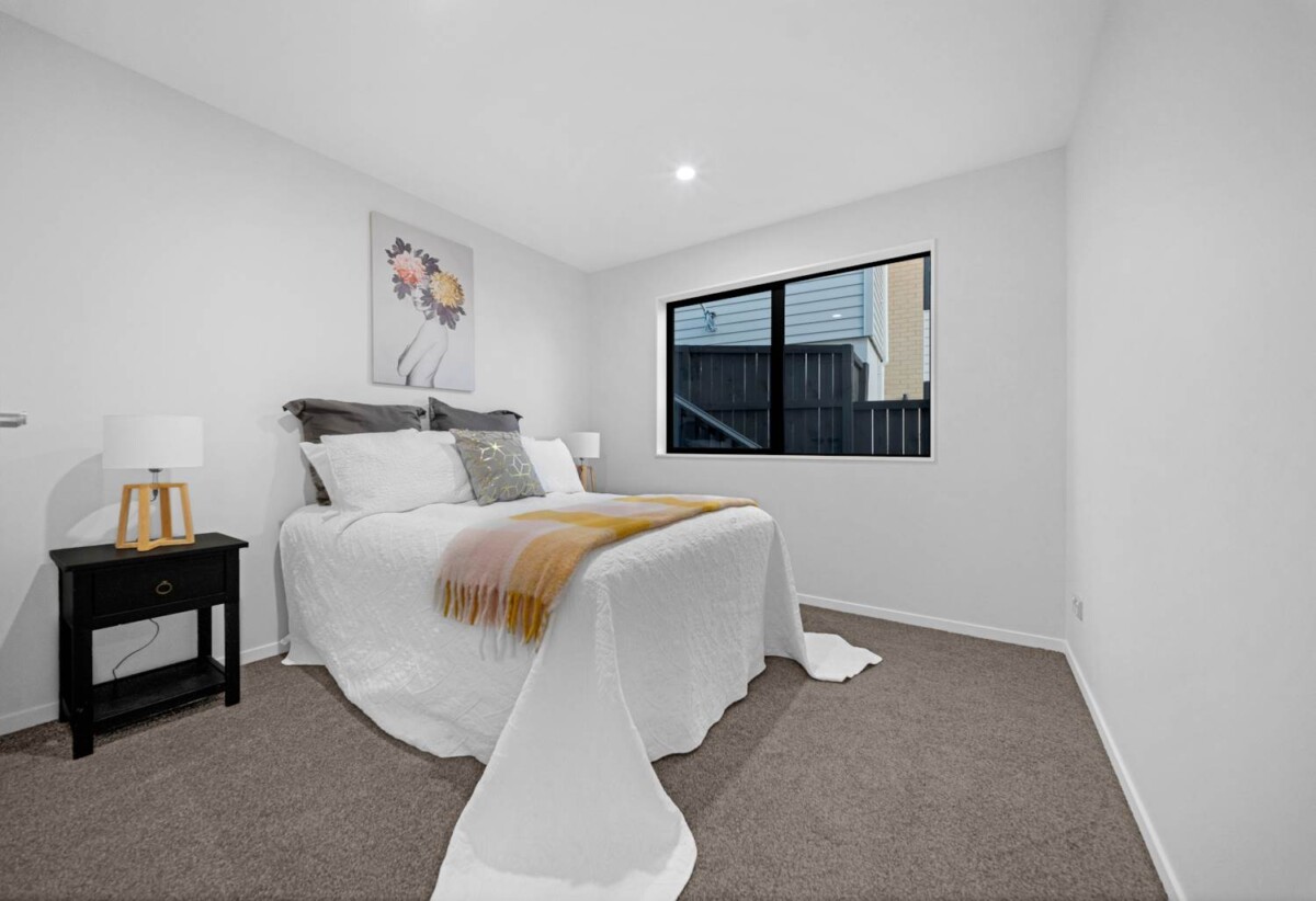 Brandnew 7 beds 5.5 baths house with double garage and 2 beds granny, close to to schools, parks, and local amenities, 21 Emerald Avenue, Karaka, Auckland