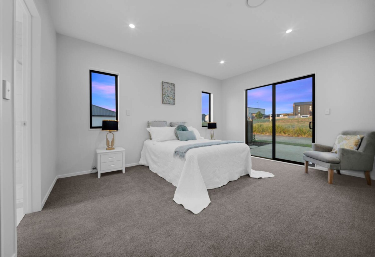 Brandnew 7 beds 5.5 baths house with double garage and 2 beds granny, close to to schools, parks, and local amenities, 21 Emerald Avenue, Karaka, Auckland
