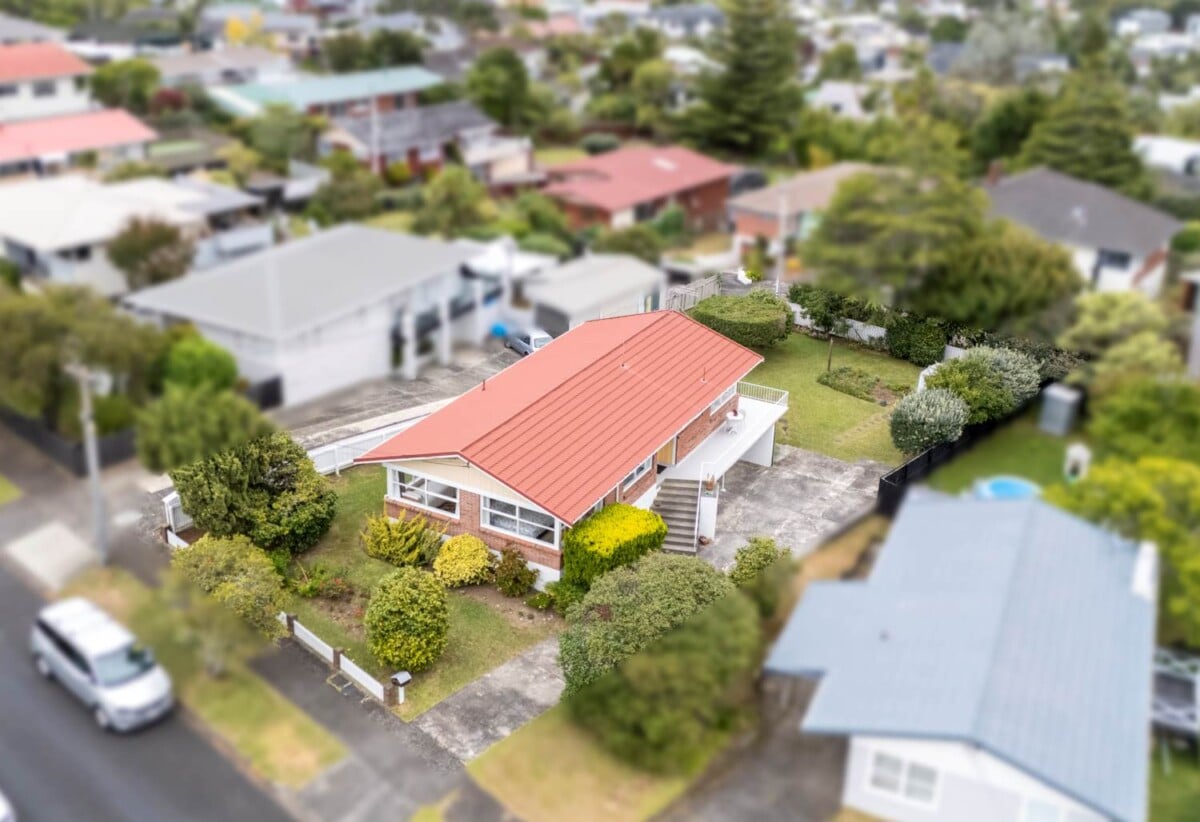 Once in 45 years, 150m2 Brick and tile 3 beds 1+ 1 office room 1 bath house with double garage on 625m2 section, a huge workshop downstairs, easy motorway access and a short drive to LynnMall and St Luke’s Mall. Zoned for New Windsor Primary School (just across the road), Blockhouse Bay Intermediate, and Avondale College, 45 Peter Buck Road, New Windsor, Auckland
