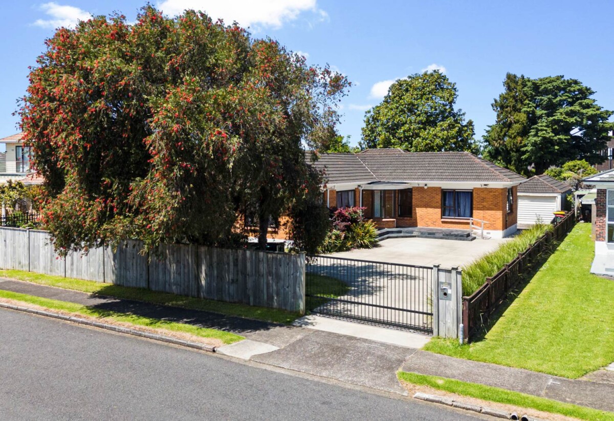 182m2 Brick and tile 4 beds 2 baths house with standalone garage on 1095m2 section, A Geotechnical Report has been completed and there is stormwater kerb discharge approval from Auckland Transport, moments away from public transport, train stations, schools, and local shopping including Hunter Plaza and New World Papatoetoe, 15 Glen Avenue, Papatoetoe, Auckland