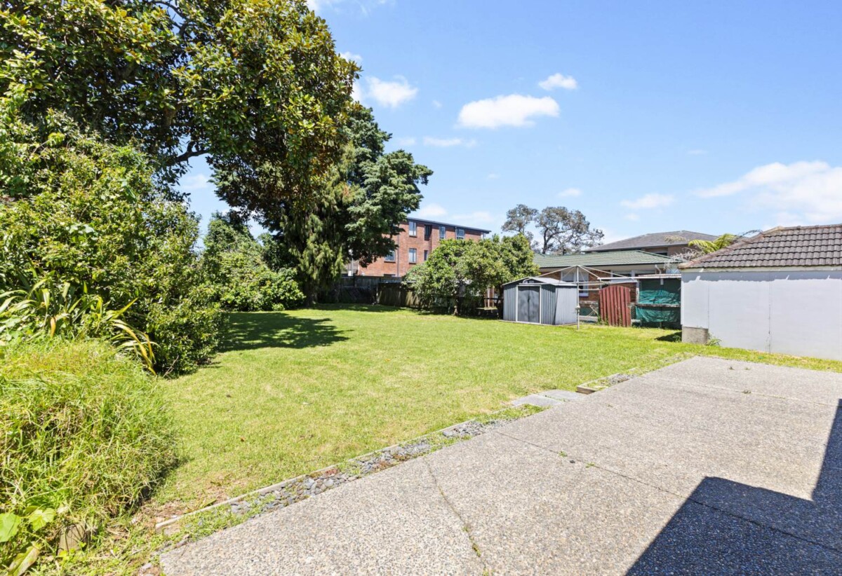 182m2 Brick and tile 4 beds 2 baths house with standalone garage on 1095m2 section, A Geotechnical Report has been completed and there is stormwater kerb discharge approval from Auckland Transport, moments away from public transport, train stations, schools, and local shopping including Hunter Plaza and New World Papatoetoe, 15 Glen Avenue, Papatoetoe, Auckland