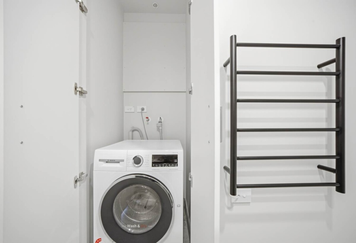 1 bed + a large study room / 2th bedroom 1 bath apartment, Just a short stroll to Westfield Albany, Kmart, and New World, Albany school zone, including the nearby Pinehill School, and within easy reach of Massey University, 403/2A Munroe Lane, Albany, Auckland