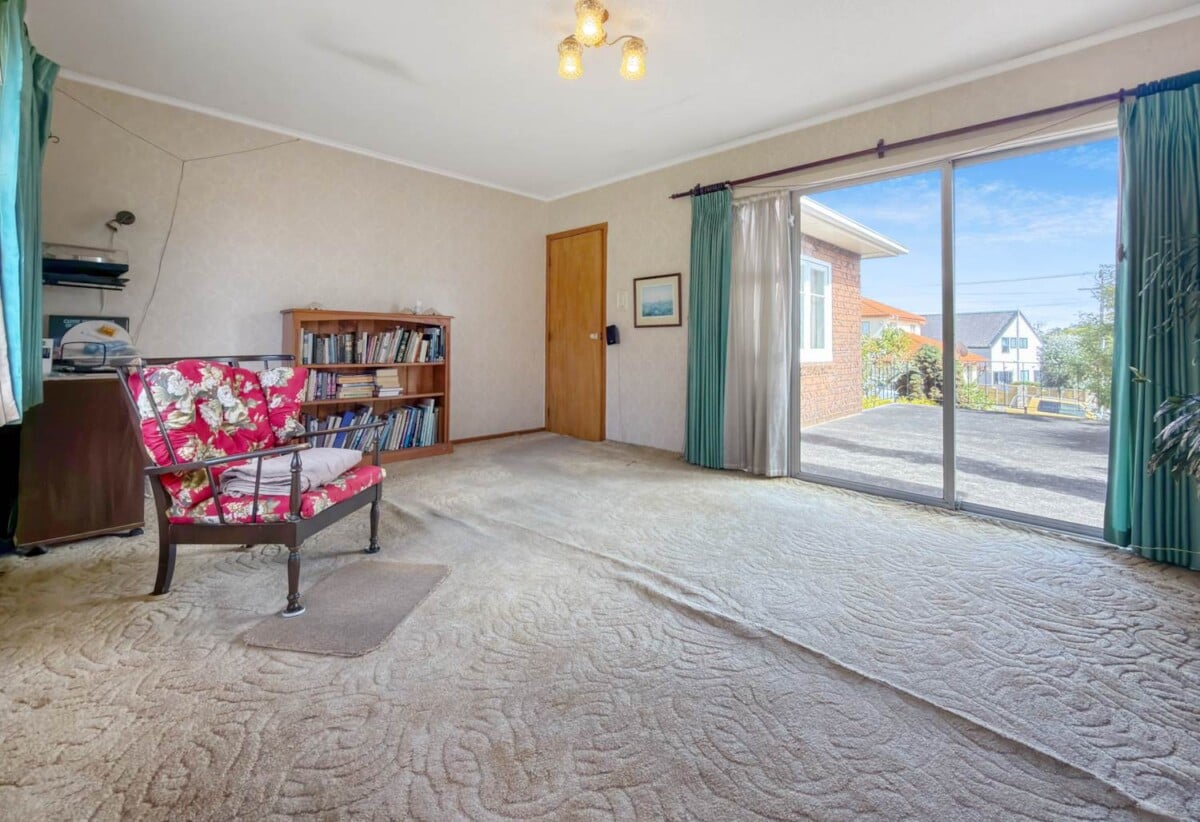 Brick 2 beds 1 bath house on 857m2 section, near Lynfield College, Maungakiekie Golf Course, and local amenities, 3 Linden Street, Mt Roskill, Auckland