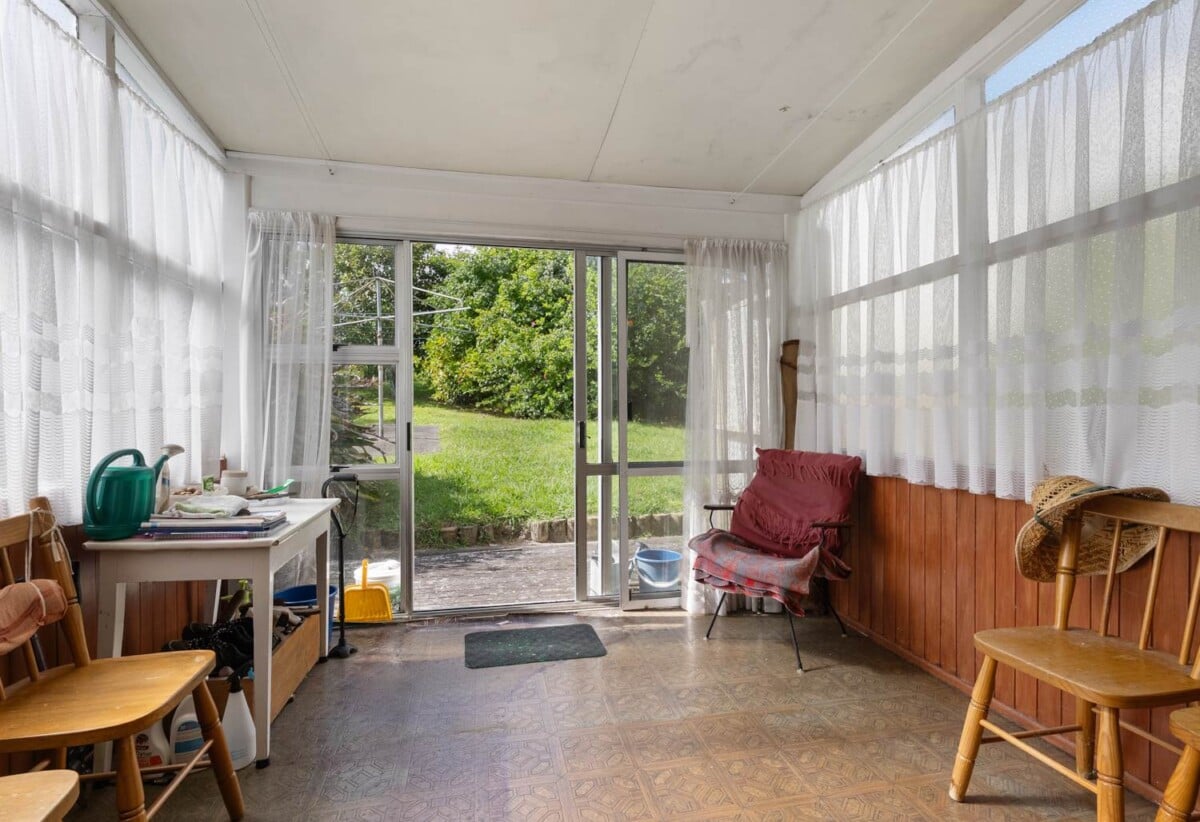 Brick 2 beds 1 bath house on 857m2 section, near Lynfield College, Maungakiekie Golf Course, and local amenities, 3 Linden Street, Mt Roskill, Auckland
