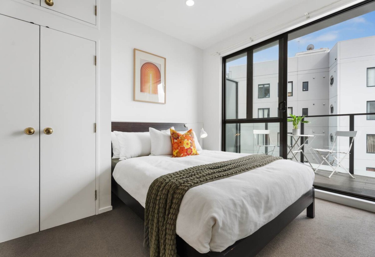 Auckland Girls’ Grammar School zone, 27m2 1 bed 1 bath studio apartment with Harbour Views and A separate storage locker, Recently freshly painted and move-in ready, 8E/50-52 Eden Crescent, City Centre, Auckland