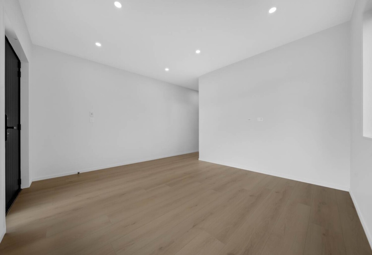 5 beds + a dedicated home office 4 baths house with garage and 1 bed granny, 3 ensuites, close to schools, town centre, motorway access, 15 Star Cross Road, Karaka, Auckland