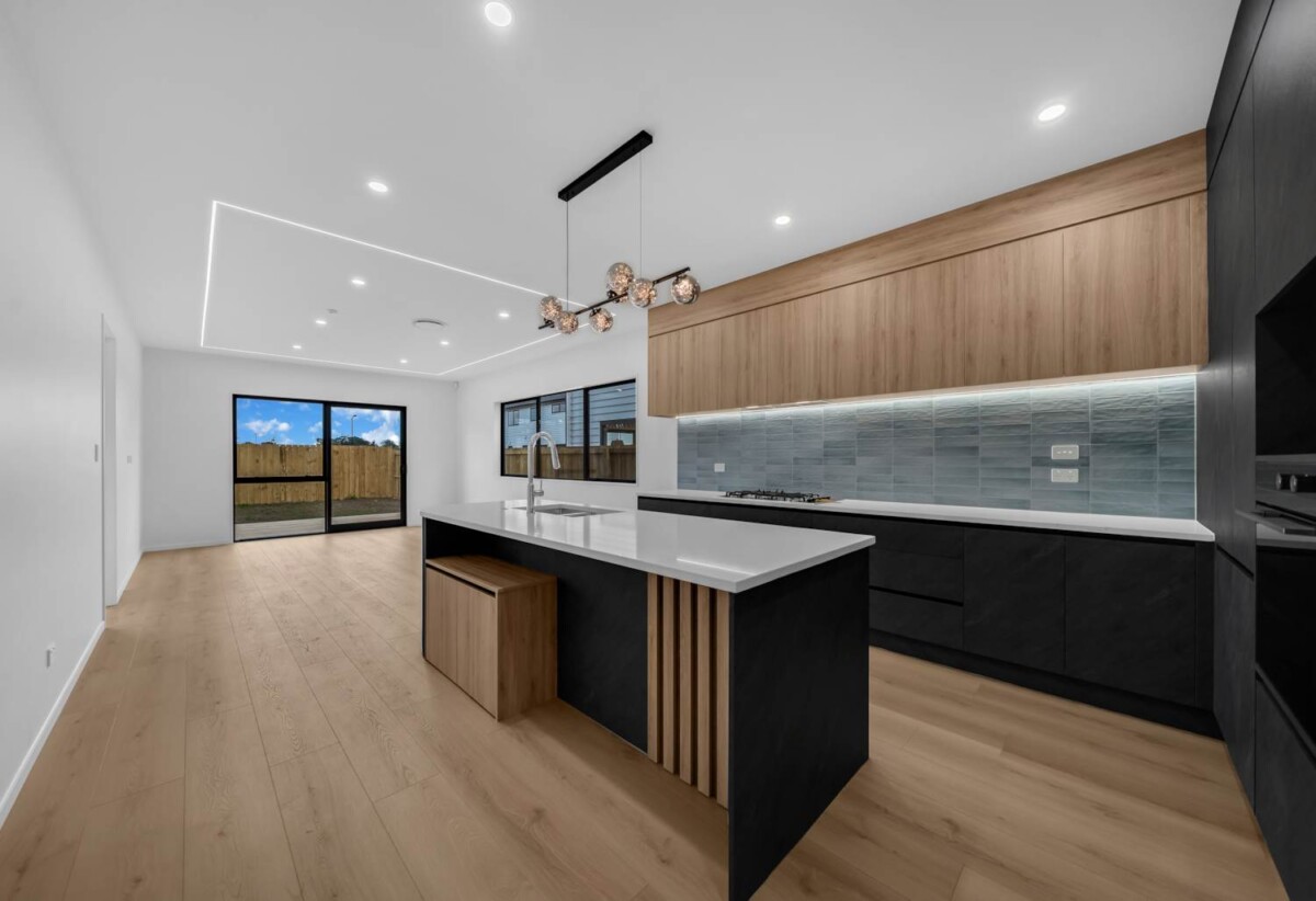 5 beds + a dedicated home office 4 baths house with garage and 1 bed granny, 3 ensuites, close to schools, town centre, motorway access, 15 Star Cross Road, Karaka, Auckland