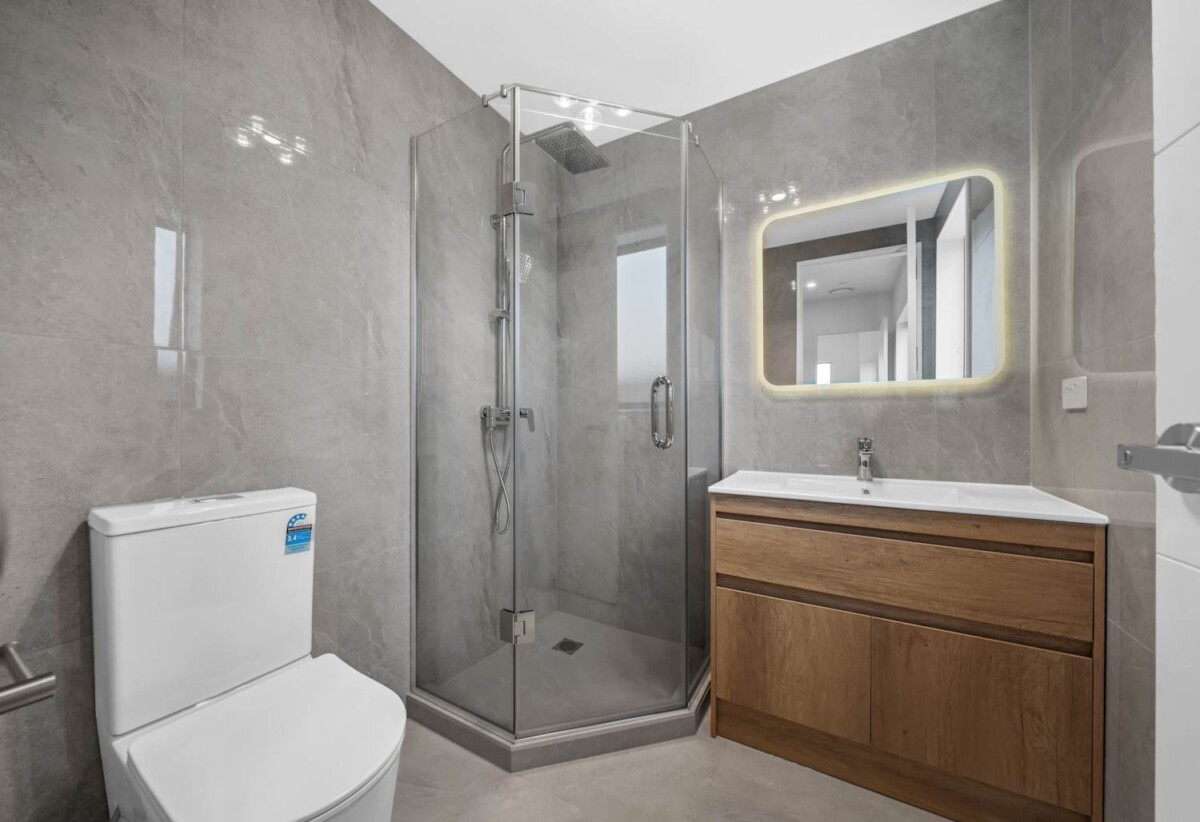 5 beds + a dedicated home office 4 baths house with garage and 1 bed granny, 3 ensuites, close to schools, town centre, motorway access, 15 Star Cross Road, Karaka, Auckland