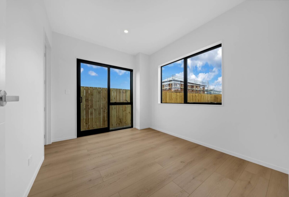 5 beds + a dedicated home office 4 baths house with garage and 1 bed granny, 3 ensuites, close to schools, town centre, motorway access, 15 Star Cross Road, Karaka, Auckland