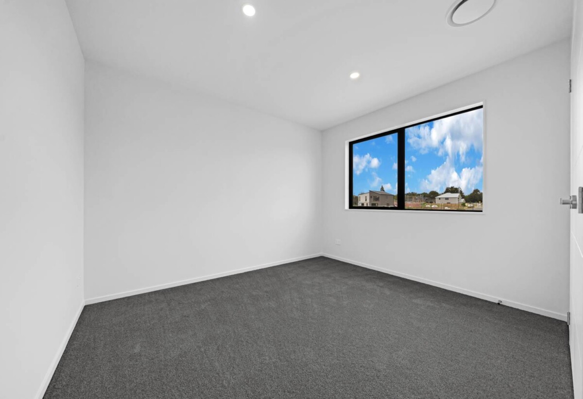 5 beds + a dedicated home office 4 baths house with garage and 1 bed granny, 3 ensuites, close to schools, town centre, motorway access, 15 Star Cross Road, Karaka, Auckland