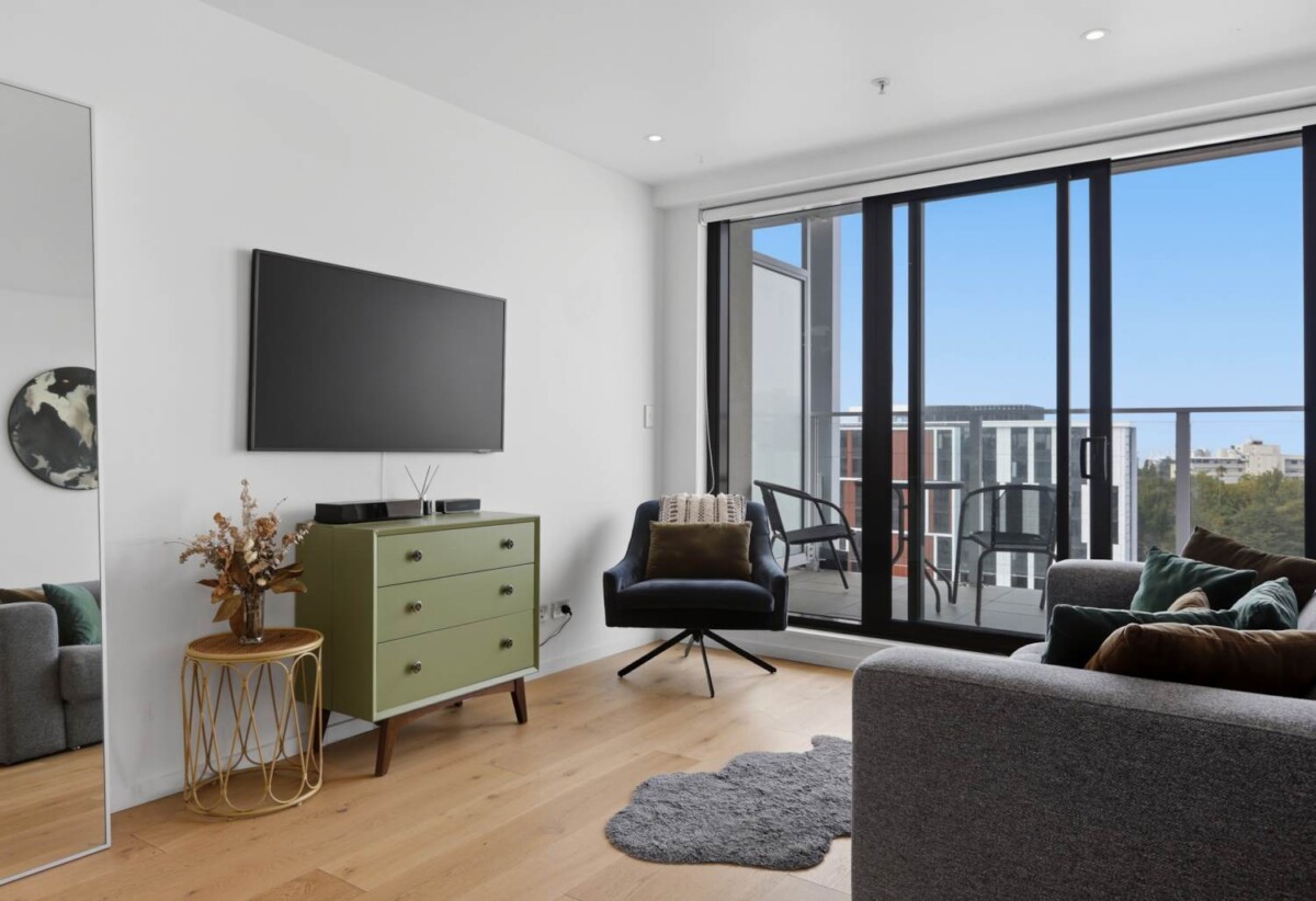 Double Grammar school zone, Freehold 2 beds + 1 study/ flexi room 2 baths apartment, Current CV: $640,000 (2024), 1 km to Auckland Girls’ Grammar School, 1.8 km to Auckland Grammar, 1701/8 Airedale Street, City Centre, Auckland
