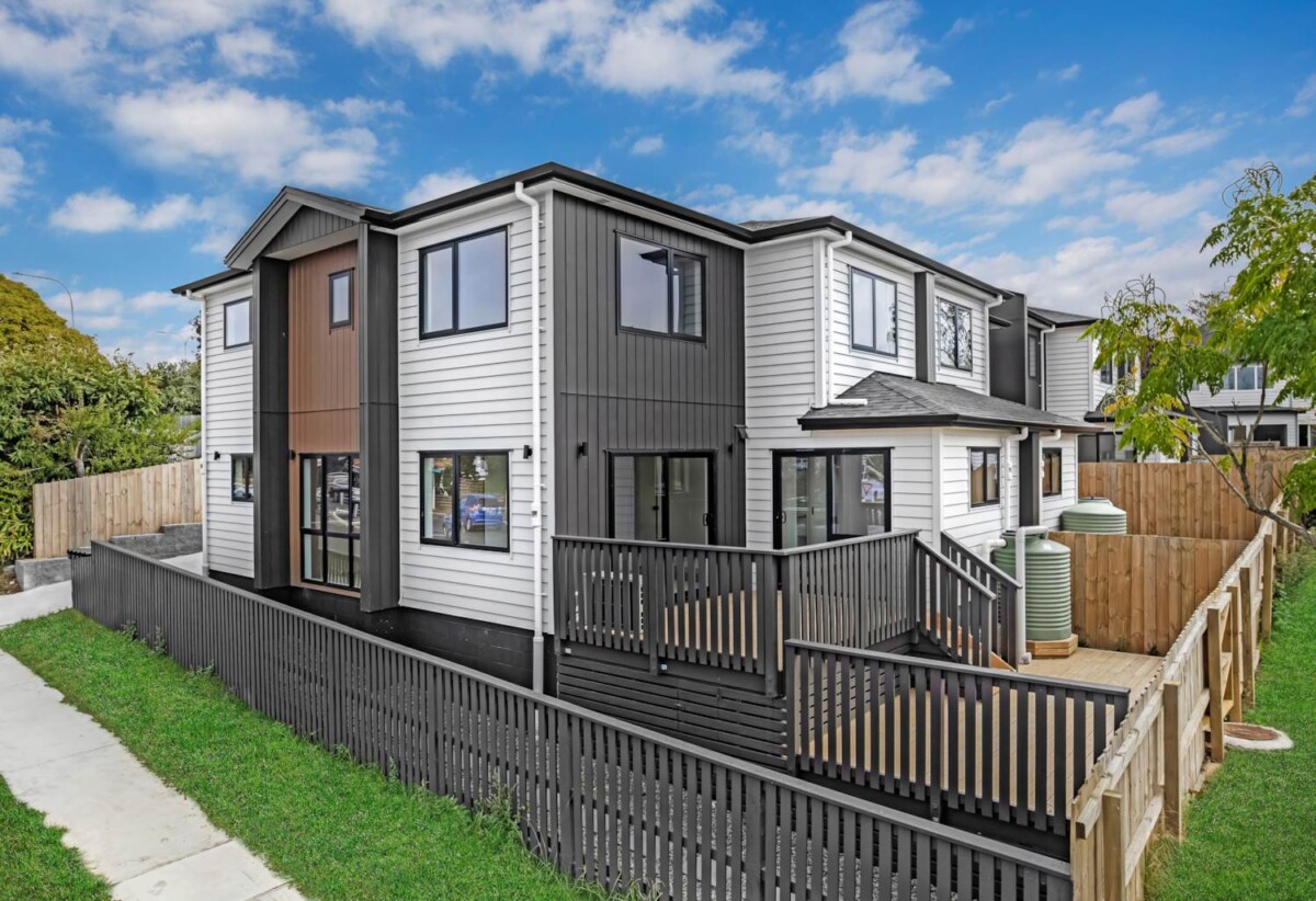 Brandnew 4 beds 3 baths home with garage, Close to Pakuranga Plaza & Lloyd Elsmore Park, Highland Park shopping centre, schools, Zoned for Sunnyhills School, Farm Cove Intermediate & Pakuranga College, 4A Glenmore Road, Sunnyhills, Auckland