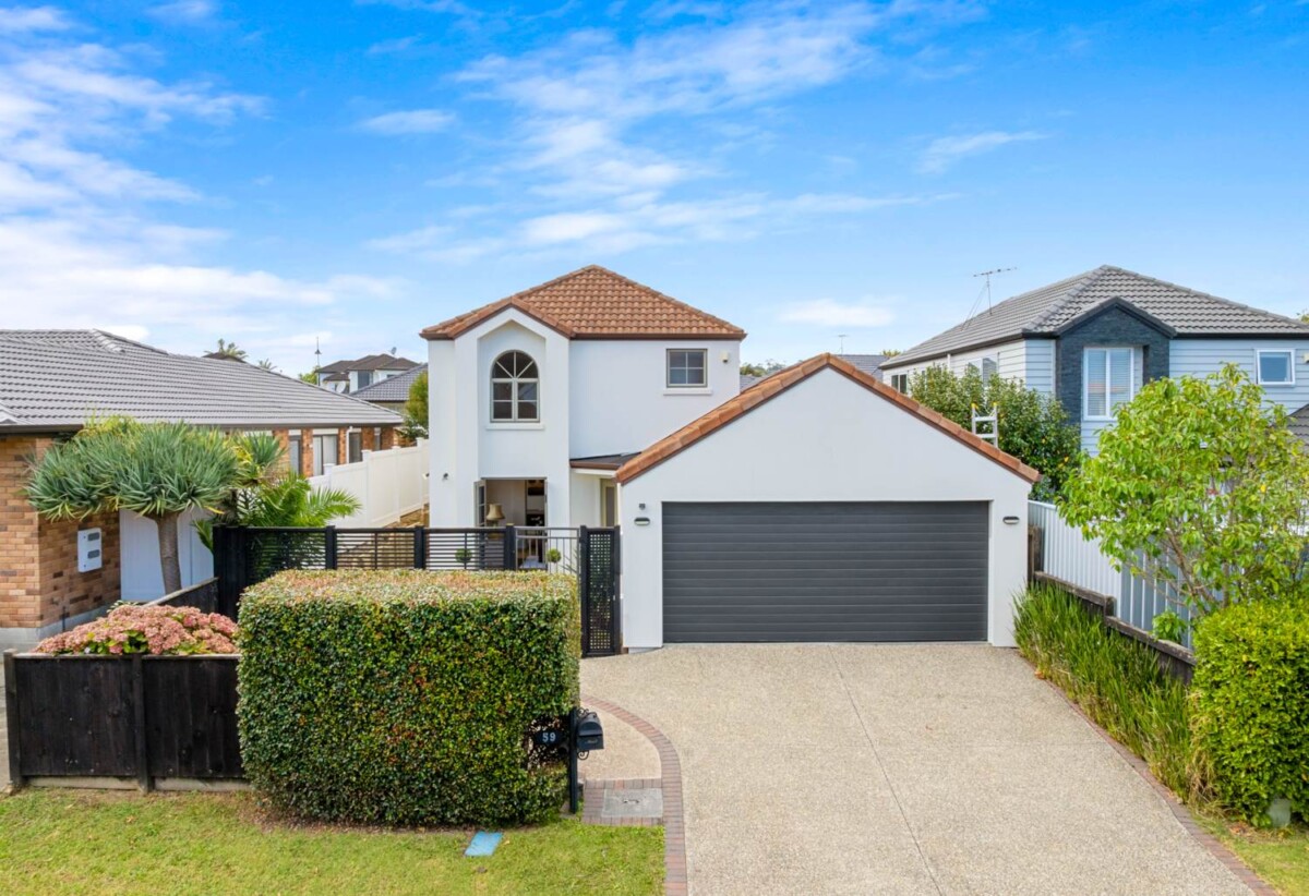 Botany Downs Secondary College zone, Built by Own IT Homes, 206m2 4 beds 2.5 baths house with double garage on 300m2 section, 0.8 km to Botany Downs shopping centre, Immediate access to the Matarangi Walkways located just behind the property., 59 Matarangi Road, East Tamaki, Auckland
