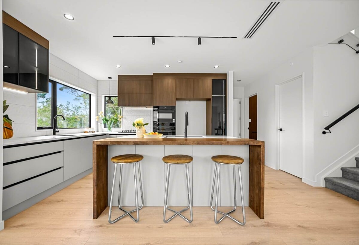 Surrounded by Nature, Brandnew 4 beds + study 3.5 baths house on 1172m2 section, 2 ensuites, 1 ensuite ground floor, close to Albany shopping centre, supermarkets, restaurants, and all local amenities, zoned for Albany Junior High School, Albany Senior High School, and Upper Harbour Primary School, 5 Highway View Lane, Schnapper Rock, Auckland