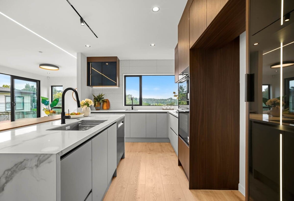 Surrounded by Nature, Brandnew 4 beds + study 3.5 baths house on 1172m2 section, 2 ensuites, 1 ensuite ground floor, close to Albany shopping centre, supermarkets, restaurants, and all local amenities, zoned for Albany Junior High School, Albany Senior High School, and Upper Harbour Primary School, 5 Highway View Lane, Schnapper Rock, Auckland