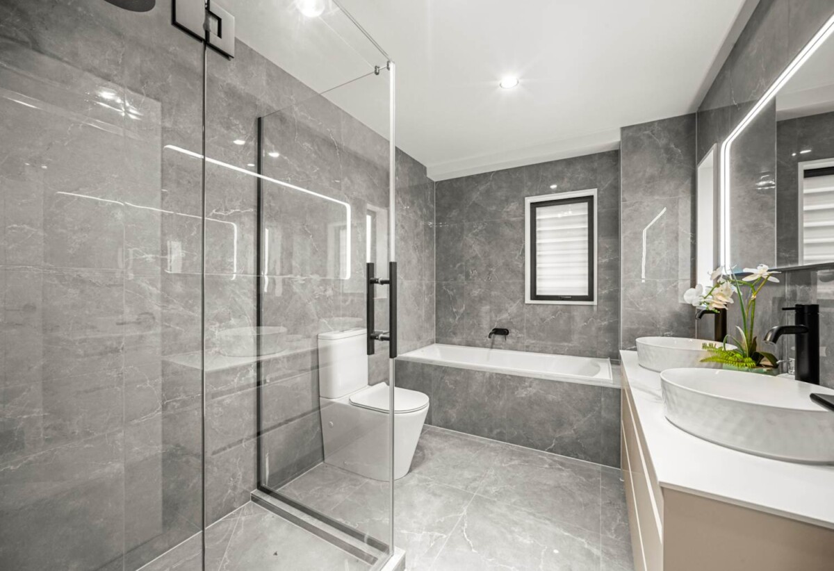 Surrounded by Nature, Brandnew 4 beds + study 3.5 baths house on 1172m2 section, 2 ensuites, 1 ensuite ground floor, close to Albany shopping centre, supermarkets, restaurants, and all local amenities, zoned for Albany Junior High School, Albany Senior High School, and Upper Harbour Primary School, 5 Highway View Lane, Schnapper Rock, Auckland