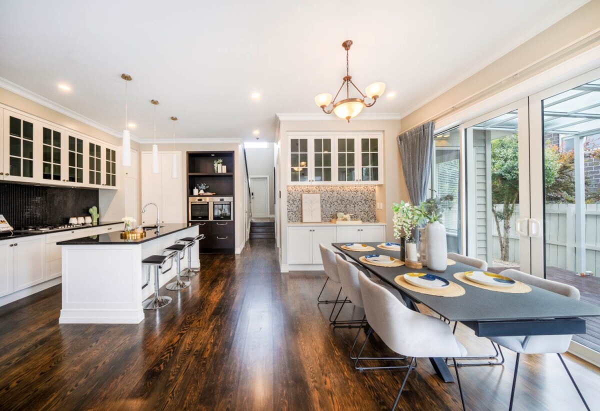 304m2 6 beds 3 baths house with 1 bed granny and double garage on 508m2 section, zoned for Greenhithe Primary School and Upper Harbour Primary School and local amenities and motorway access conveniently nearby, 66 Huntington Park Drive, Greenhithe, Auckland