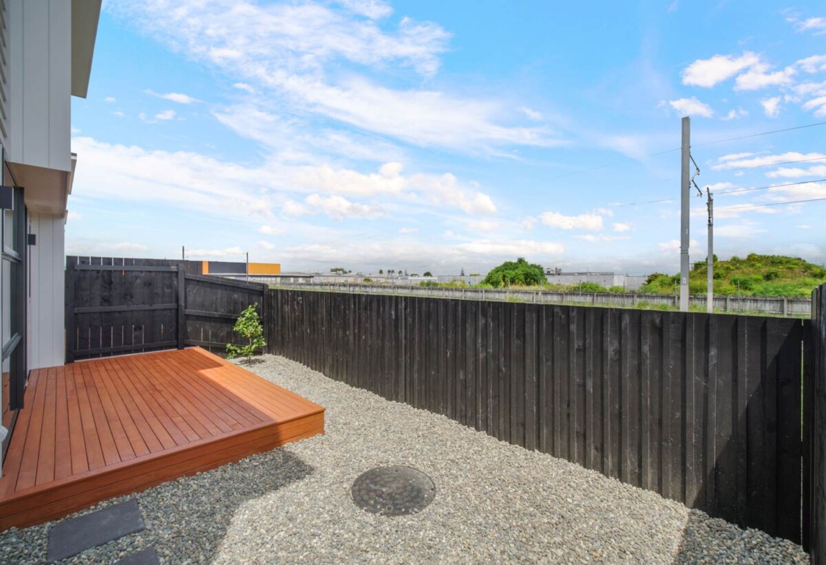 Brandnew 4 beds 2.5 baths home with garage, close to schools, Addison Park Centre’s cafes, supermarkets, and banks, motorway access, 38 Kapia Drive, Takanini, Auckland