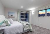 Next to Golf Course, 6 beds 4 baths house with triple garage and private swimming pool, Albany’ school zone, close to schools, Massey University, and premier shopping, entertainment, 33 Oak Manor Drive, Albany, Auckland