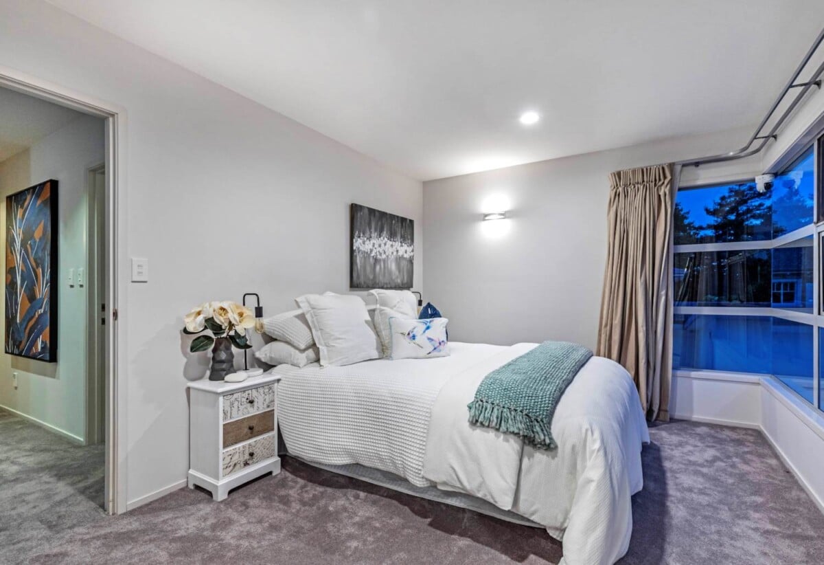 Next to Golf Course, 6 beds 4 baths house with triple garage and private swimming pool, Albany’ school zone, close to schools, Massey University, and premier shopping, entertainment, 33 Oak Manor Drive, Albany, Auckland