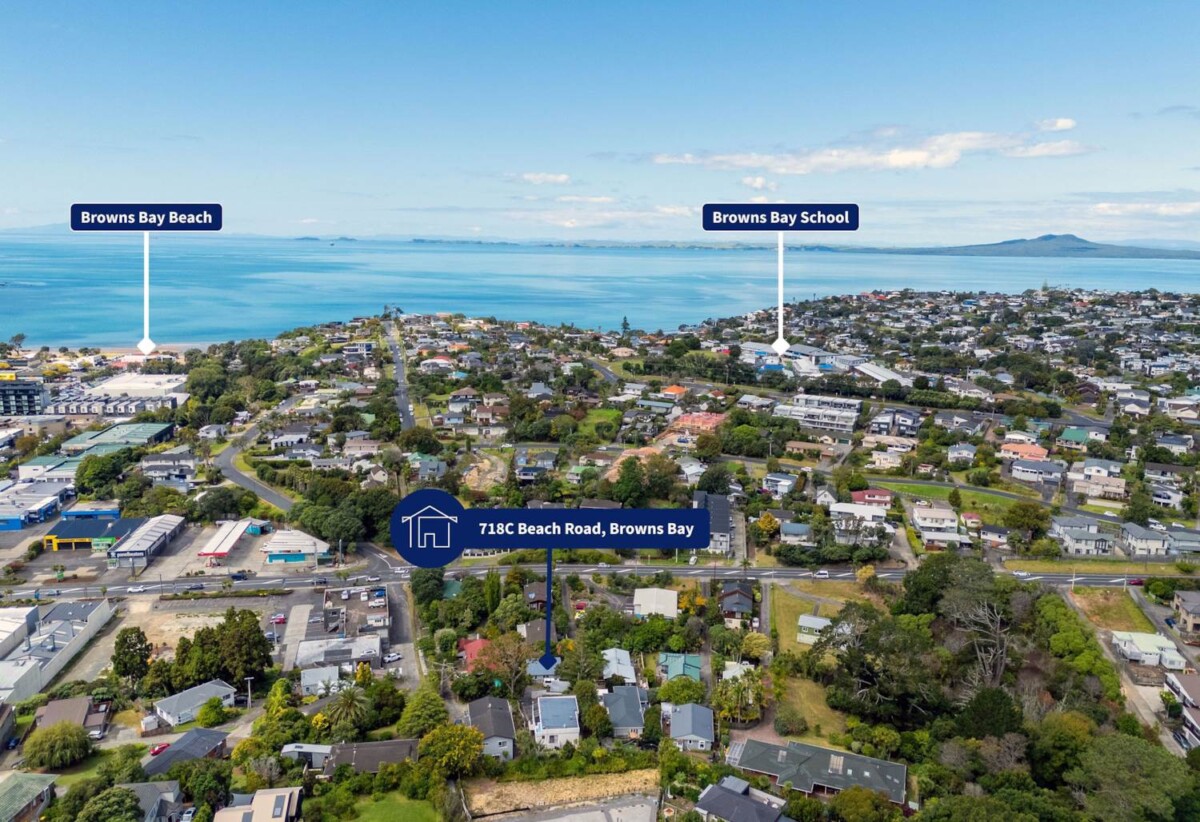 Rangitoto College zone, Standalone 2 beds 1 bath home with standalone double garage, schools, Shops, public transport, parks, and the beach are all within easy reach, 3/718 Beach Road, Browns Bay, Auckland