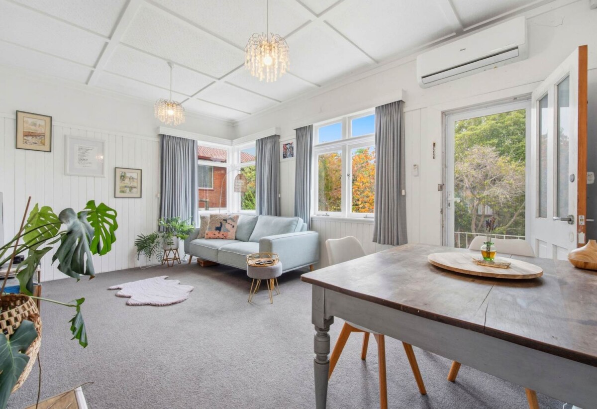 Rangitoto College zone, Standalone 2 beds 1 bath home with standalone double garage, schools, Shops, public transport, parks, and the beach are all within easy reach, 3/718 Beach Road, Browns Bay, Auckland