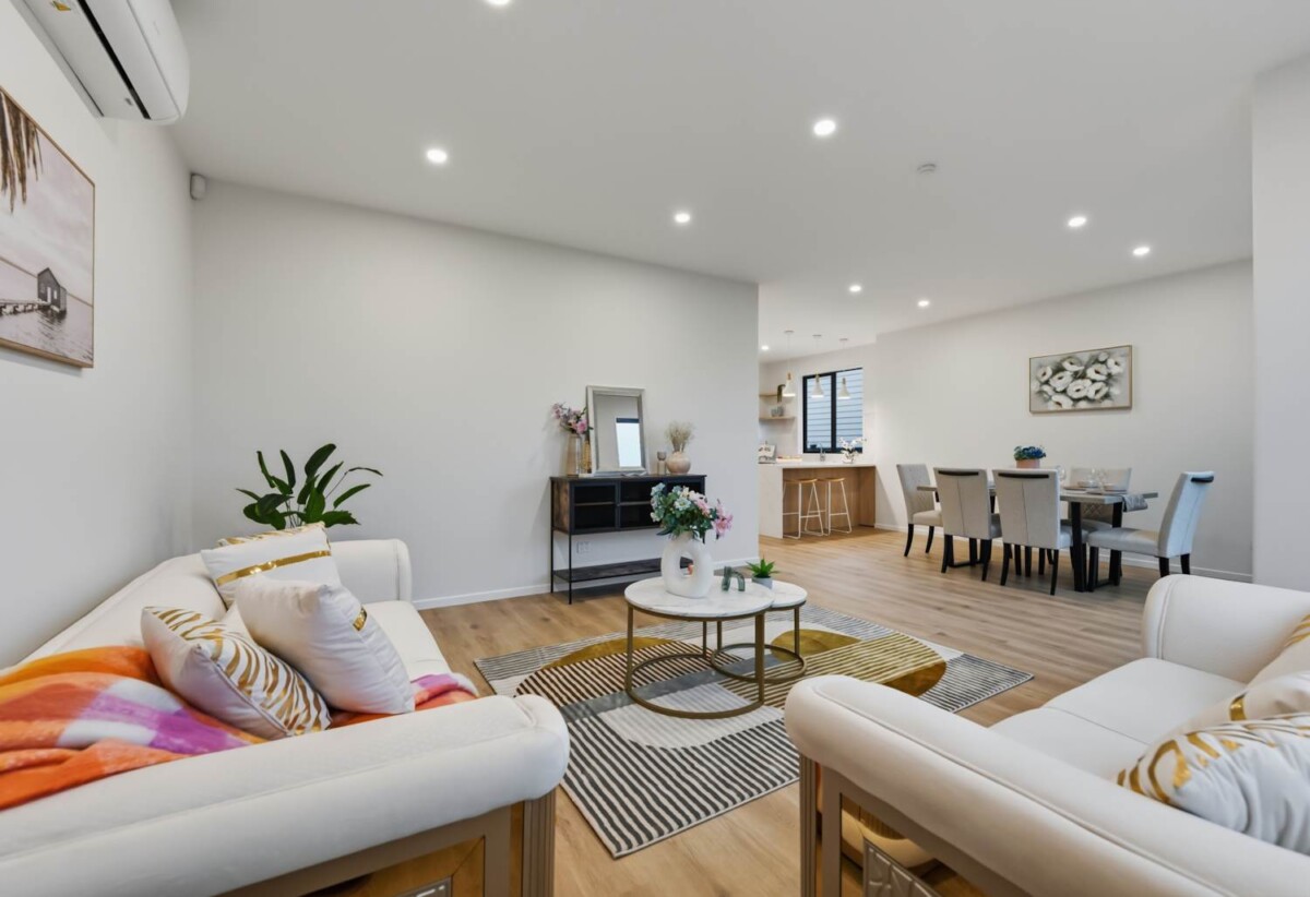 Motivated owner, a standard 10-year guarantee, Brandnew 4 beds 2.5 baths house with garage on 516m2 section, 0.5 km to Beachlands School, close to beaches, reserves, beaclands marina, golf club, Beachlands Village which has a supermarket, pharmacy, local shops, and cafes, 142 Ninth View Avenue, Beachlands, Auckland