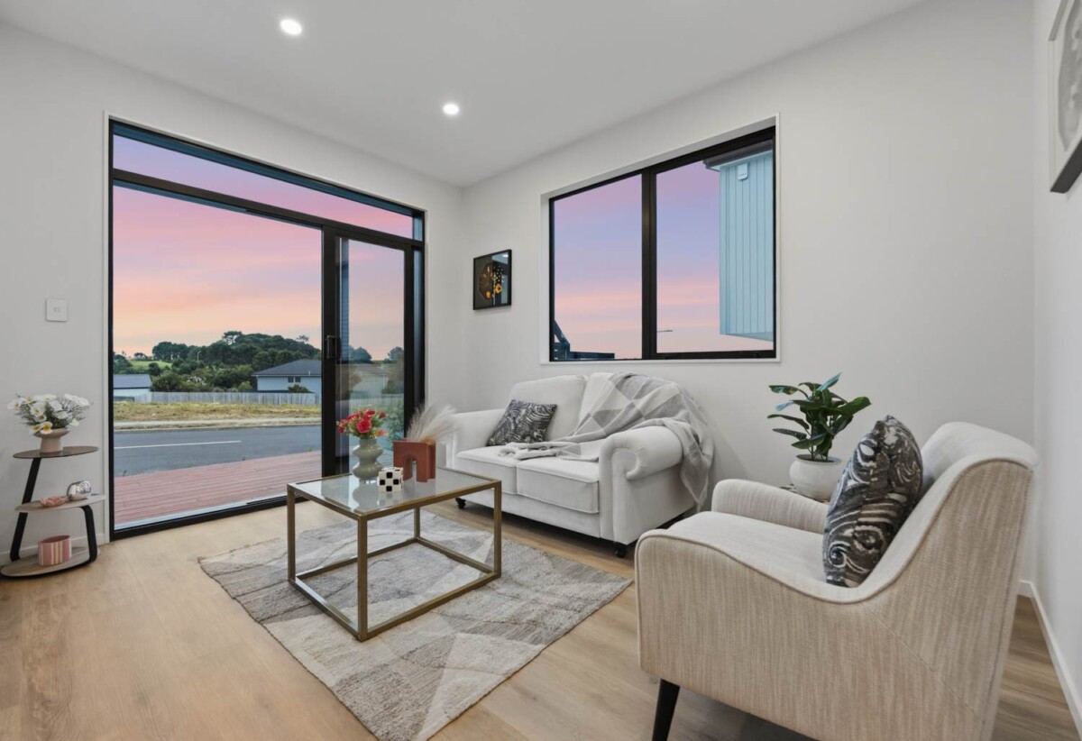 Motivated owner, a standard 10-year guarantee, Brandnew 4 beds 2.5 baths house with garage on 516m2 section, 0.5 km to Beachlands School, close to beaches, reserves, beaclands marina, golf club, Beachlands Village which has a supermarket, pharmacy, local shops, and cafes, 142 Ninth View Avenue, Beachlands, Auckland