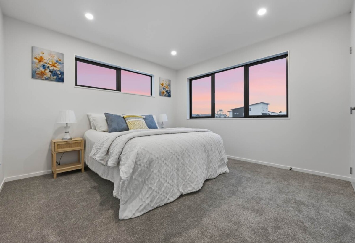 Motivated owner, a standard 10-year guarantee, Brandnew 4 beds 2.5 baths house with garage on 516m2 section, 0.5 km to Beachlands School, close to beaches, reserves, beaclands marina, golf club, Beachlands Village which has a supermarket, pharmacy, local shops, and cafes, 142 Ninth View Avenue, Beachlands, Auckland