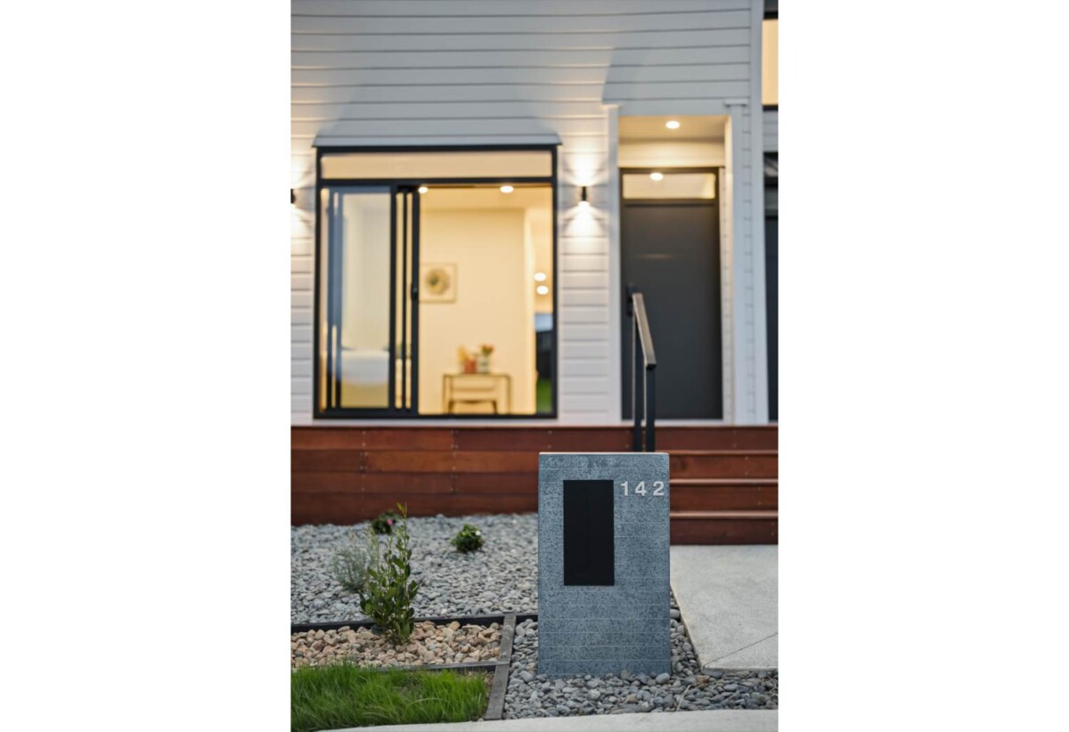 Motivated owner, a standard 10-year guarantee, Brandnew 4 beds 2.5 baths house with garage on 516m2 section, 0.5 km to Beachlands School, close to beaches, reserves, beaclands marina, golf club, Beachlands Village which has a supermarket, pharmacy, local shops, and cafes, 142 Ninth View Avenue, Beachlands, Auckland
