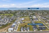 Motivated owner, a standard 10-year guarantee, Brandnew 4 beds 2.5 baths house with garage on 516m2 section, 0.5 km to Beachlands School, close to beaches, reserves, beaclands marina, golf club, Beachlands Village which has a supermarket, pharmacy, local shops, and cafes, 142 Ninth View Avenue, Beachlands, Auckland