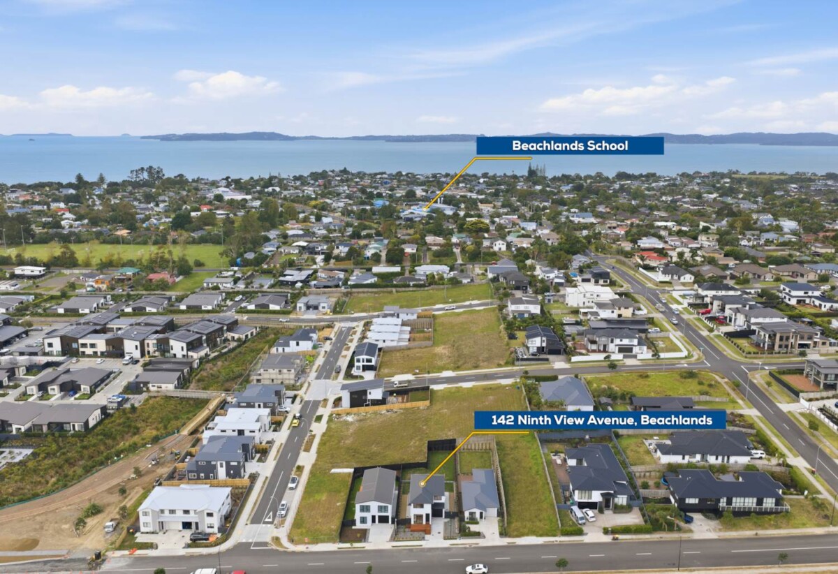 Motivated owner, a standard 10-year guarantee, Brandnew 4 beds 2.5 baths house with garage on 516m2 section, 0.5 km to Beachlands School, close to beaches, reserves, beaclands marina, golf club, Beachlands Village which has a supermarket, pharmacy, local shops, and cafes, 142 Ninth View Avenue, Beachlands, Auckland