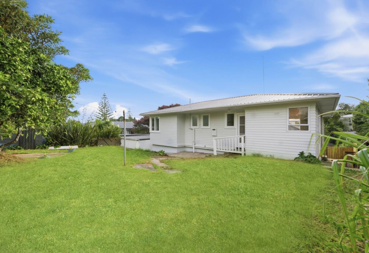 Renovated 4 beds 2 baths house with double garage on 548m2 section, Close to Sylvia Park Mall, schools, motorway access, 17 Melton Road, Mt Wellington, Auckland